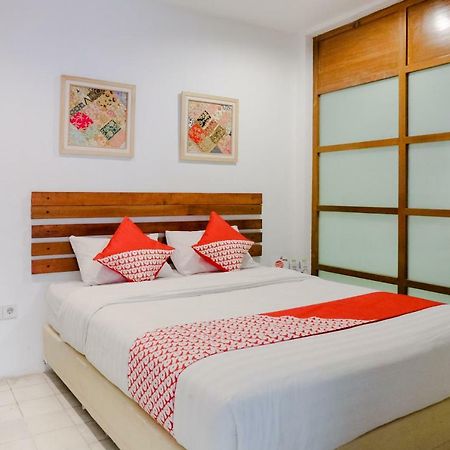 Augustina Home Malang Buitenkant foto